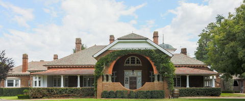 Petersons Armidale Winery And Guesthouse - Renee 0