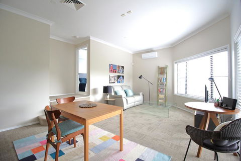 Picton Garden Apartment - Petrol Stations 3