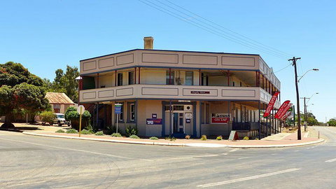 Pingelly Hotel - Renee 0