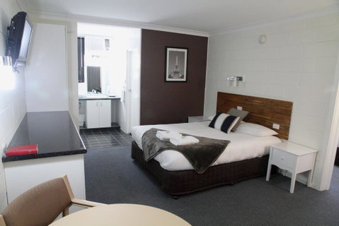 Plainsman Motel - Internet Find 1