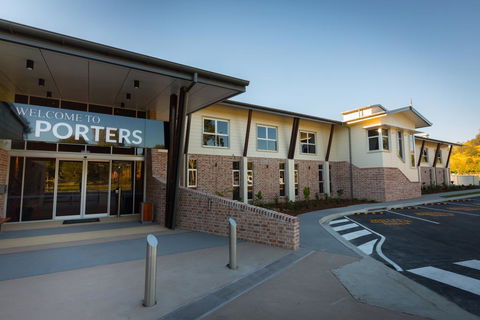 Porter's Plainland Hotel - Internet Find 0