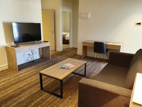 Porter's Plainland Hotel - Internet Find 1
