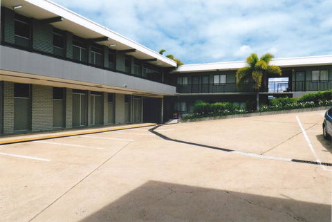 PRECINCT HOTEL GLADSTONE - Internet Find 0