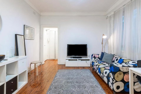 Quiet Art Deco - Cafe Central - Qld Realsetate 2