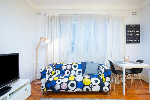 Quiet Art Deco - Cafe Central - Qld Realsetate 3