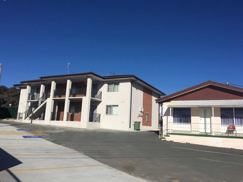 Rainbow Motel - Swimm 1