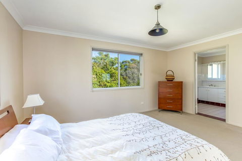 Rainbow Views - Rainbow Beach, Stunning Ocean Views And A Swimming Pool - Internet Find 3