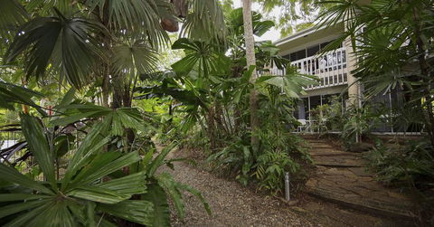 Rainforest Castaways Resort And Spa - Petrol Stations 3