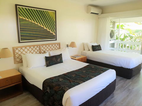 Rainforest Castaways Resort And Spa - Petrol Stations 2
