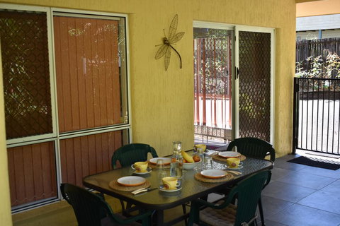 Rainforest Cottage Cairns - Renee 1