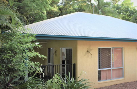 Rainforest Cottage Cairns - Renee 3