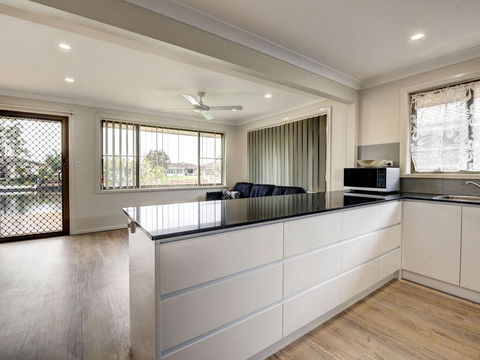 Relaxing Waterfront Property In Quiet Location - Swimm 1