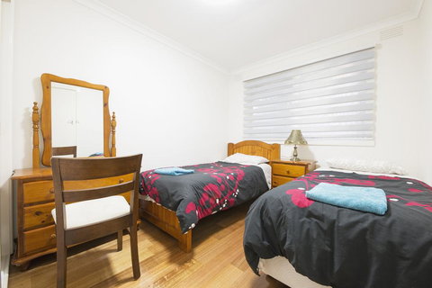Rent Melbourne - Renee 2