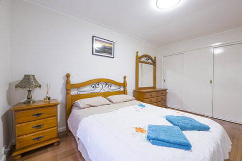 Rent Melbourne - Renee 3