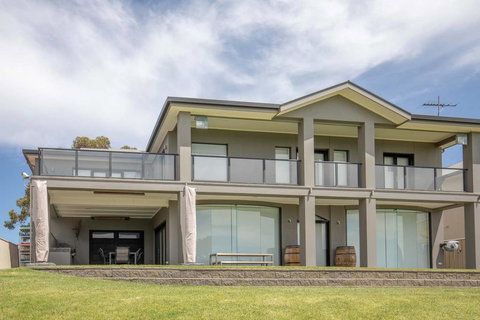 River Devine - Qld Realsetate 0