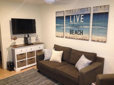 Riverina Beach Villa - Petrol Stations 0
