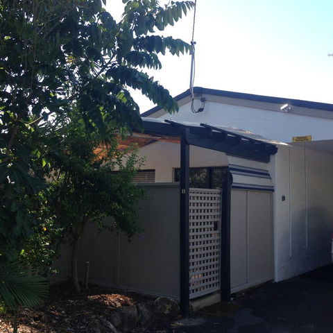 Riverina Beach Villa - Petrol Stations 3