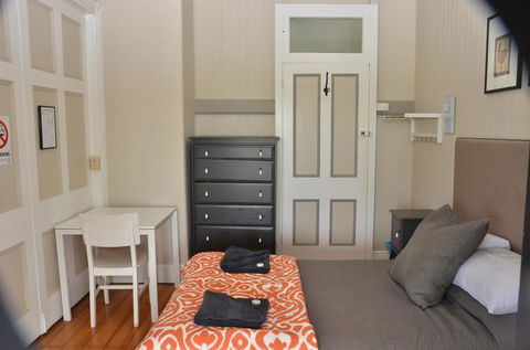 Royal Gatton Hotel - Internet Find 1