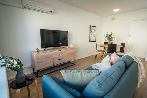 Sahara On Anzac-Close To Airport, City & Beach! - Petrol Stations 1