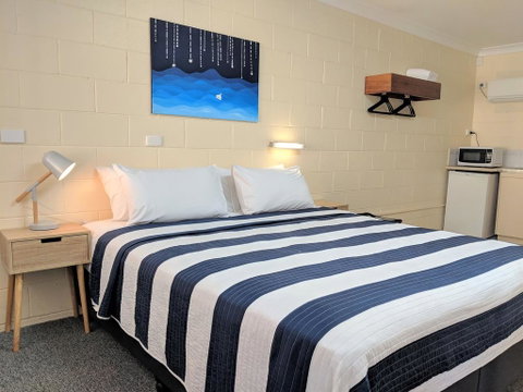 Sail Inn Motel - Internet Find 1
