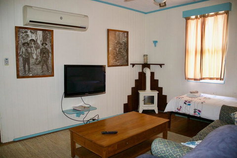 Samford Cottage - Renee 2