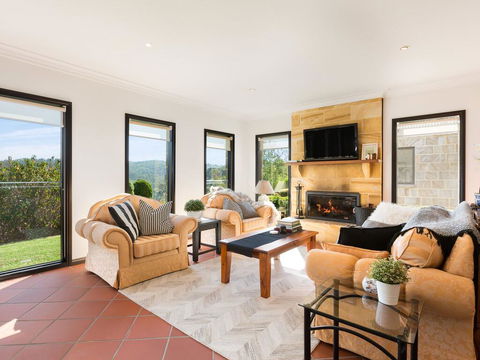 Sandstone Estate - Renee 1