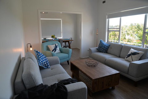 Scotts Head Beach Bunker - Swimm 1