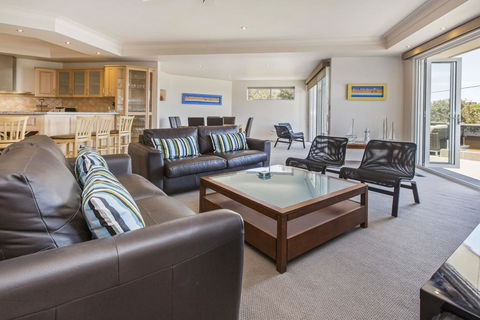 SEA GRANGE - MORNINGTON - Petrol Stations 3