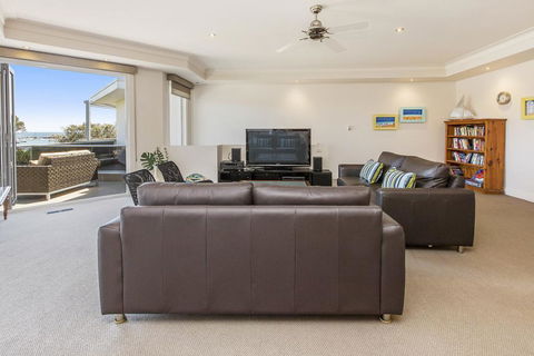 SEA GRANGE - MORNINGTON - Petrol Stations 2