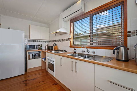 SEA URCHIN - Beautiful Skenes Creek Home - Petrol Stations 3