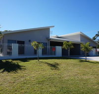 Seadaze 1 - Rainbow Beach Gorgeous unit close to the beach Aircon Pool - Internet Find