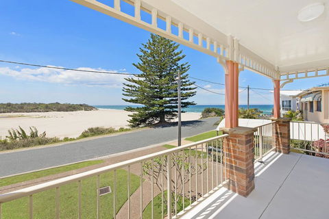 SEASCAPE - An Enticing Lakeside Escape - Petrol Stations 0