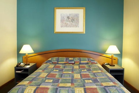 Seasons Hotel Newman - Internet Find 2