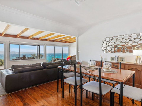 Seaspray On Culburra - Dolphin And Whale Watching - Internet Find 1