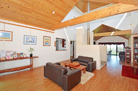 Sensational Heights Bed & Breakfast - Internet Find 3