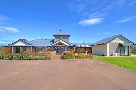Sensational Heights Bed & Breakfast - Internet Find 1