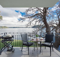 Serene And Stylish Harbourside Apartment - Renee