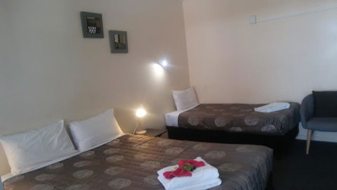 Shady Rest Motel - Renee 3