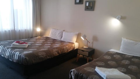 Shady Rest Motel - Renee 2