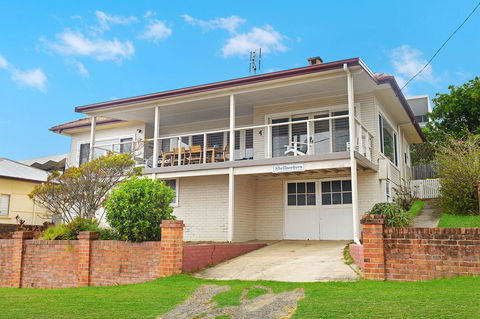 Shellseekers, 4 Hodgson Street - Renee 0