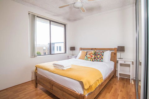 SIMPLE COMFORT! 2bed1bath Unit In Meadowbank - Petrol Stations 1