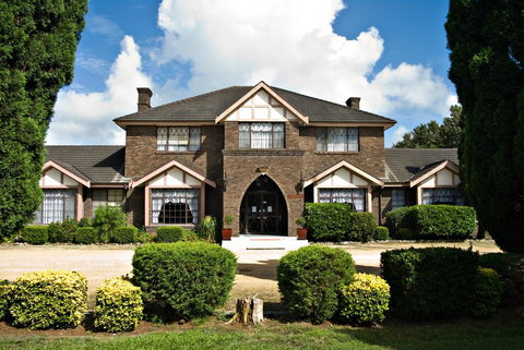 Sir Francis Drake - Qld Realsetate 0