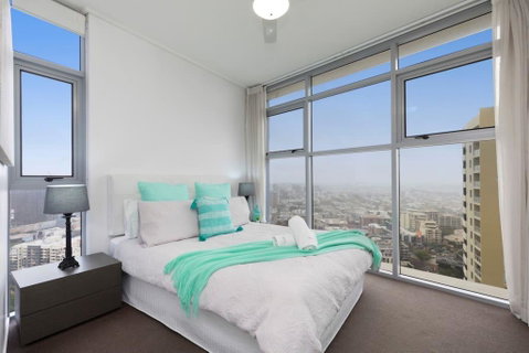 SK1 - Spotless 2BR SkyHome Long Stays Welcome - Internet Find 1