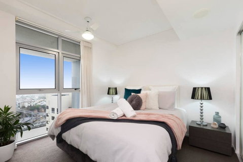 SK1 - Spotless 2BR SkyHome Long Stays Welcome - Internet Find 2