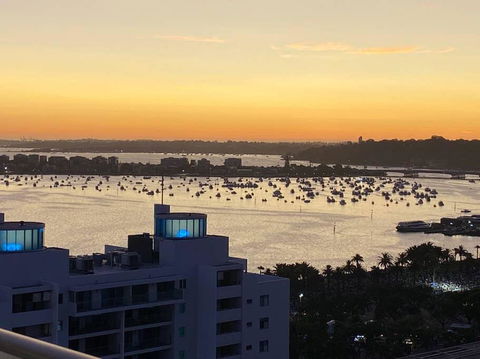 SKY GARDENS SUNSET RIVER VIEW NETFLIX WINE PARKING - Petrol Stations 1