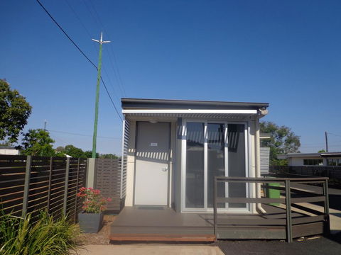 Smart Stayzzz Inns - Renee 2