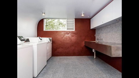 Soho Chic Apartment - Swimm 1