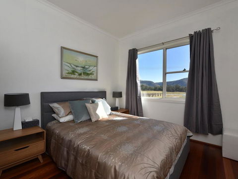 Somerville Wines Farmstay In Broke, Super Cute House On Working Farm. Walk For Miles. - Internet Find 3