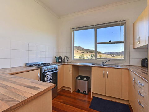 Somerville Wines Farmstay In Broke, Super Cute House On Working Farm. Walk For Miles. - Internet Find 2