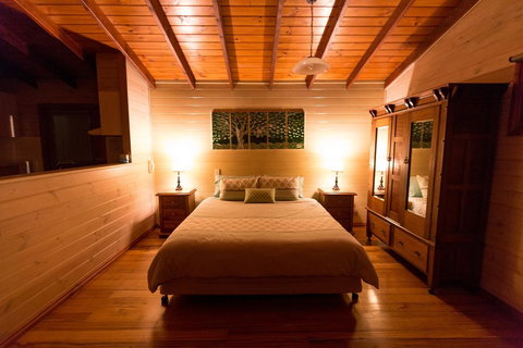 Southern Anchorage Retreat - Renee 1